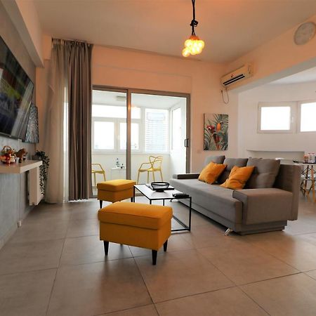 Serenity Heights Apartment: A Panoramic Haven Near Old Town - Free Minibar Bukarest Kültér fotó