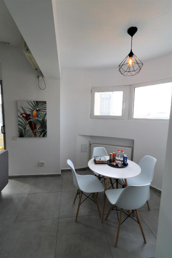 Serenity Heights Apartment: A Panoramic Haven Near Old Town - Free Minibar Bukarest Kültér fotó