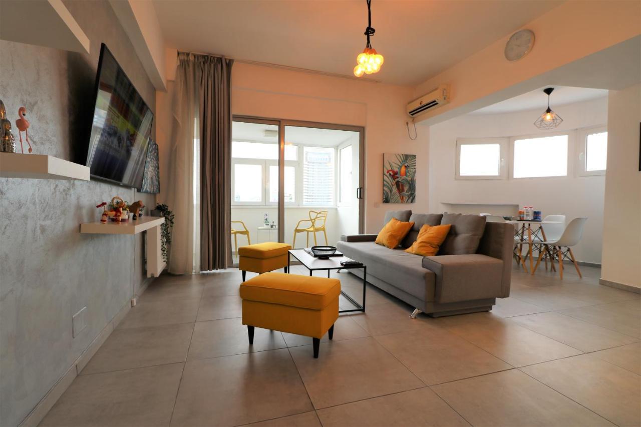 Serenity Heights Apartment: A Panoramic Haven Near Old Town - Free Minibar Bukarest Kültér fotó