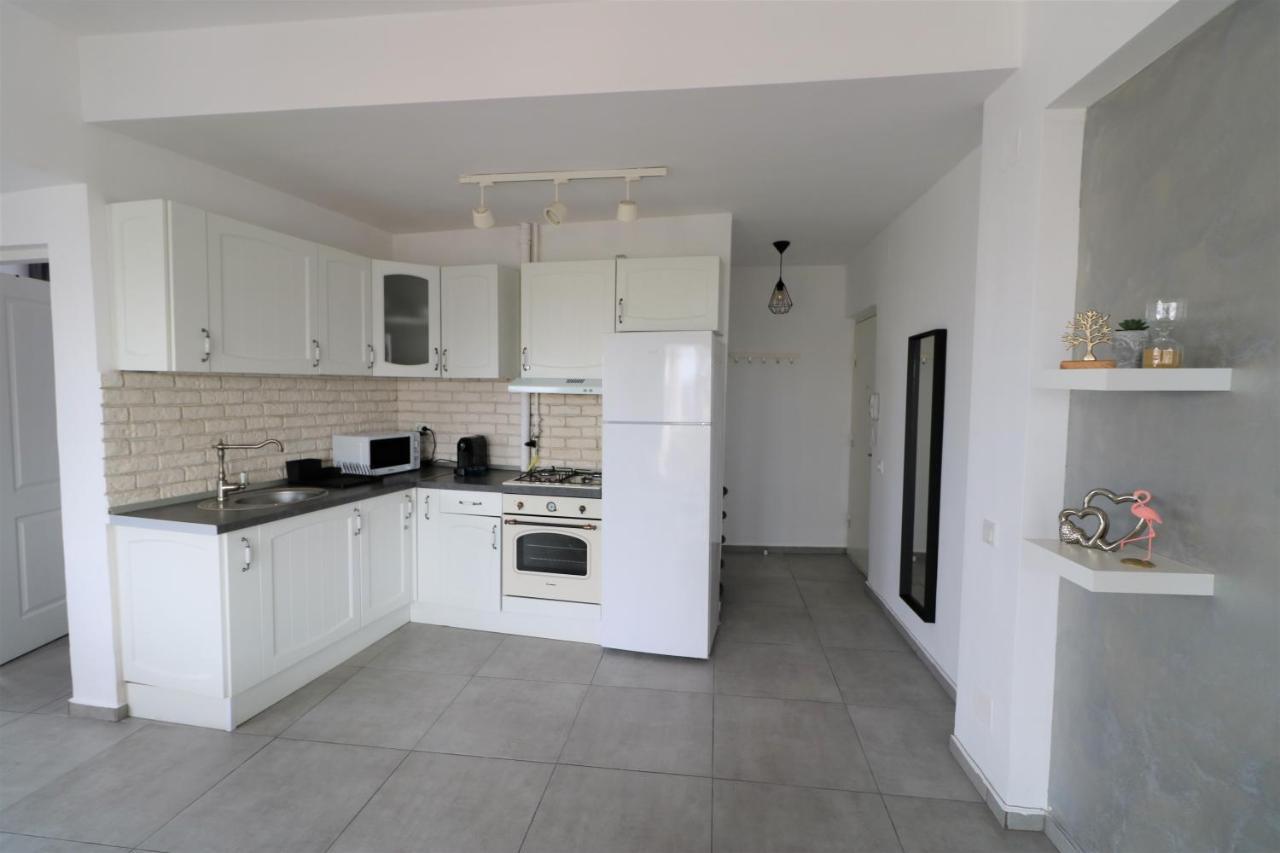 Serenity Heights Apartment: A Panoramic Haven Near Old Town - Free Minibar Bukarest Kültér fotó