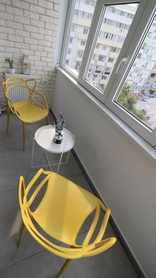 Serenity Heights Apartment: A Panoramic Haven Near Old Town - Free Minibar Bukarest Kültér fotó