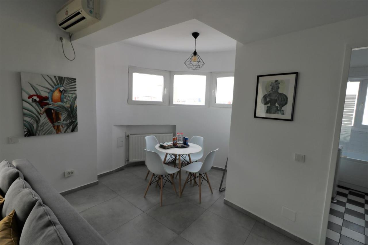 Serenity Heights Apartment: A Panoramic Haven Near Old Town - Free Minibar Bukarest Kültér fotó