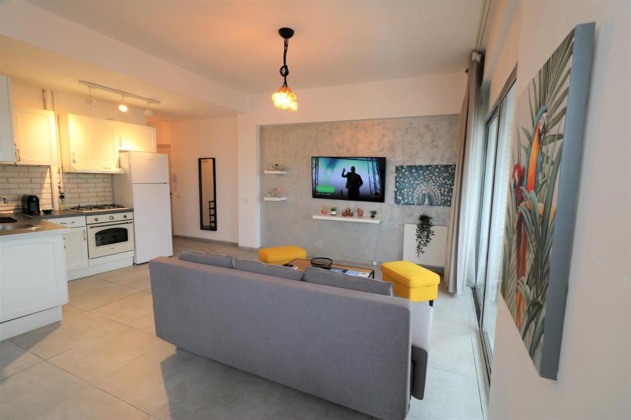 Serenity Heights Apartment: A Panoramic Haven Near Old Town - Free Minibar Bukarest Kültér fotó