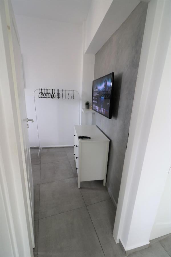 Serenity Heights Apartment: A Panoramic Haven Near Old Town - Free Minibar Bukarest Kültér fotó