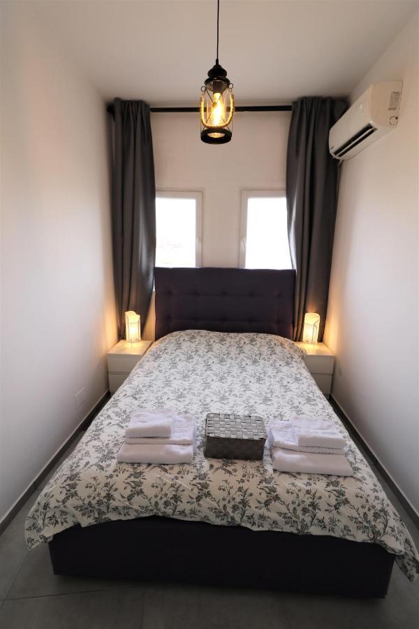 Serenity Heights Apartment: A Panoramic Haven Near Old Town - Free Minibar Bukarest Kültér fotó