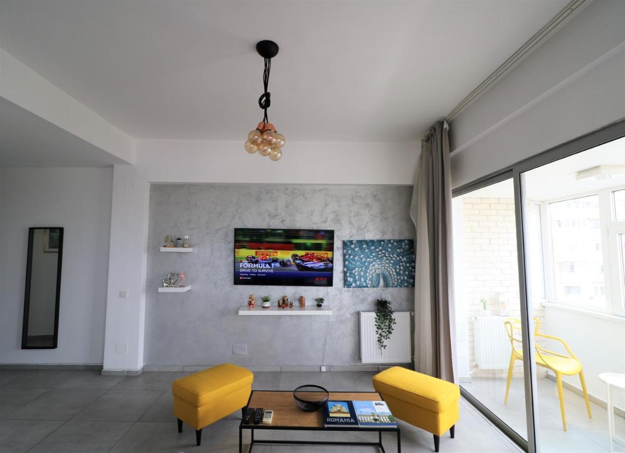Serenity Heights Apartment: A Panoramic Haven Near Old Town - Free Minibar Bukarest Kültér fotó