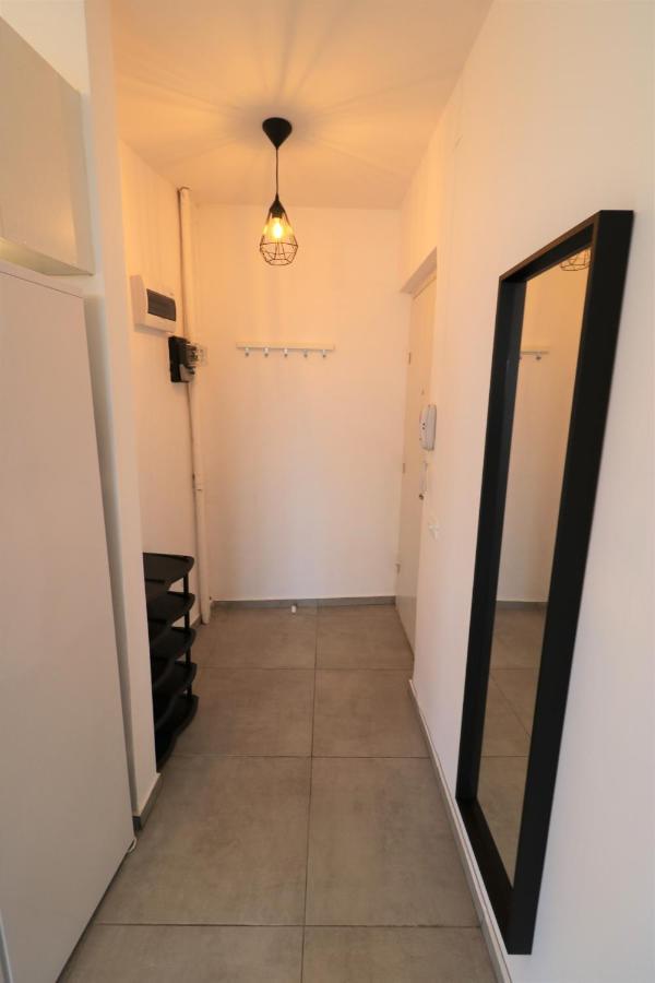 Serenity Heights Apartment: A Panoramic Haven Near Old Town - Free Minibar Bukarest Kültér fotó