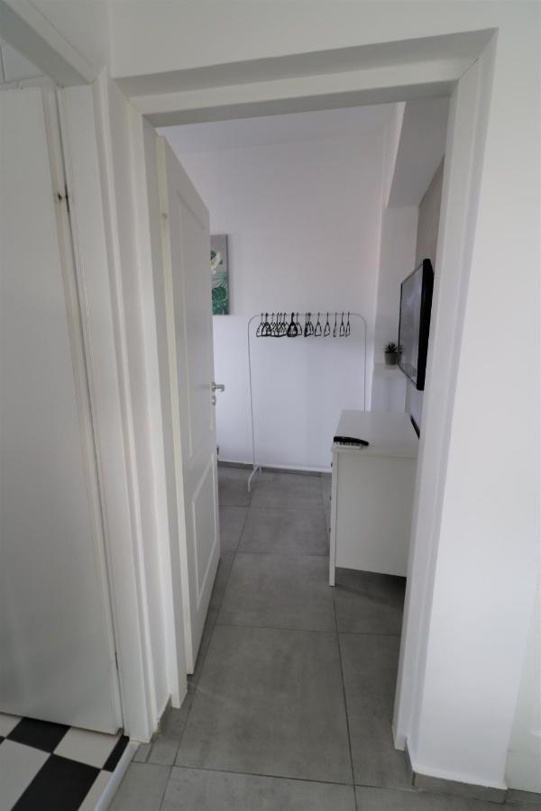 Serenity Heights Apartment: A Panoramic Haven Near Old Town - Free Minibar Bukarest Kültér fotó