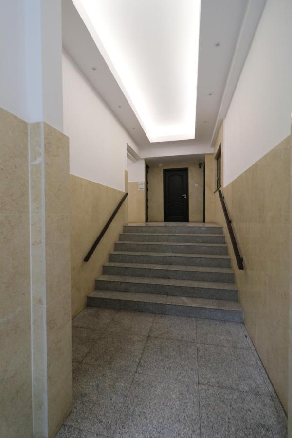 Serenity Heights Apartment: A Panoramic Haven Near Old Town - Free Minibar Bukarest Kültér fotó