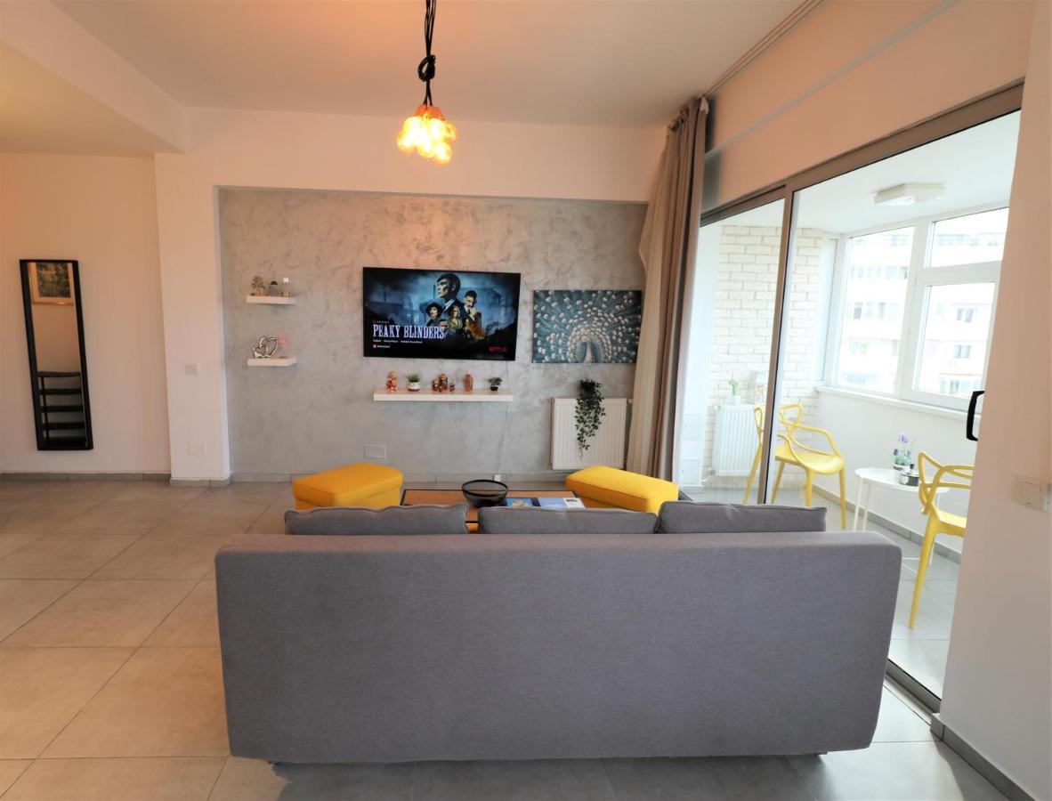 Serenity Heights Apartment: A Panoramic Haven Near Old Town - Free Minibar Bukarest Kültér fotó