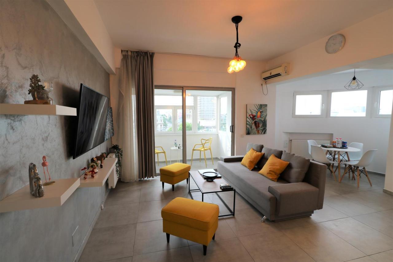 Serenity Heights Apartment: A Panoramic Haven Near Old Town - Free Minibar Bukarest Kültér fotó