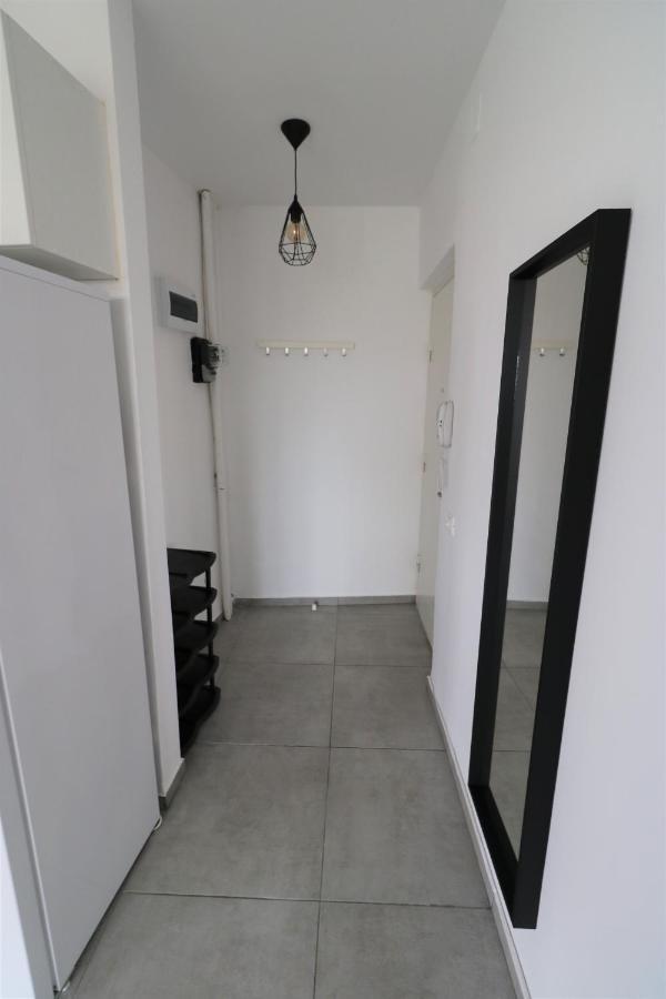 Serenity Heights Apartment: A Panoramic Haven Near Old Town - Free Minibar Bukarest Kültér fotó