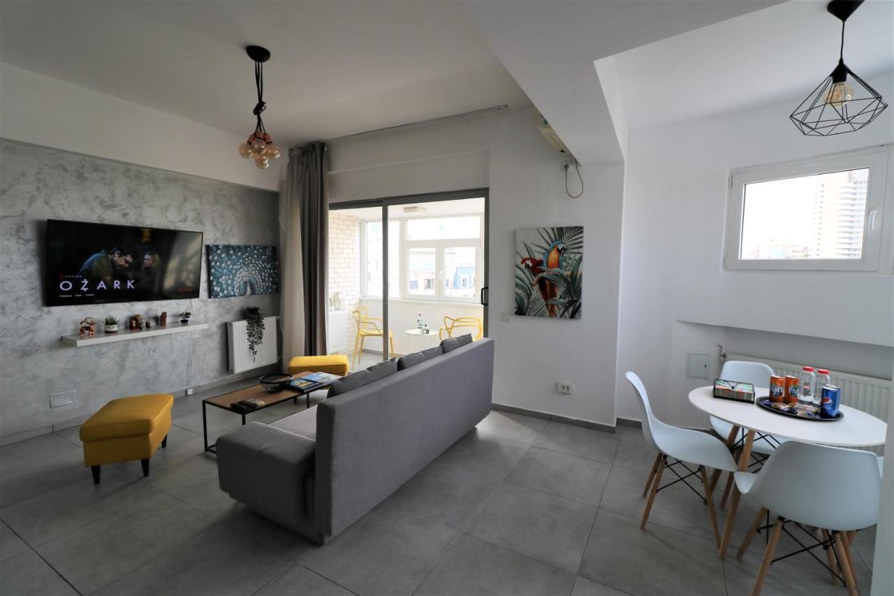 Serenity Heights Apartment: A Panoramic Haven Near Old Town - Free Minibar Bukarest Kültér fotó