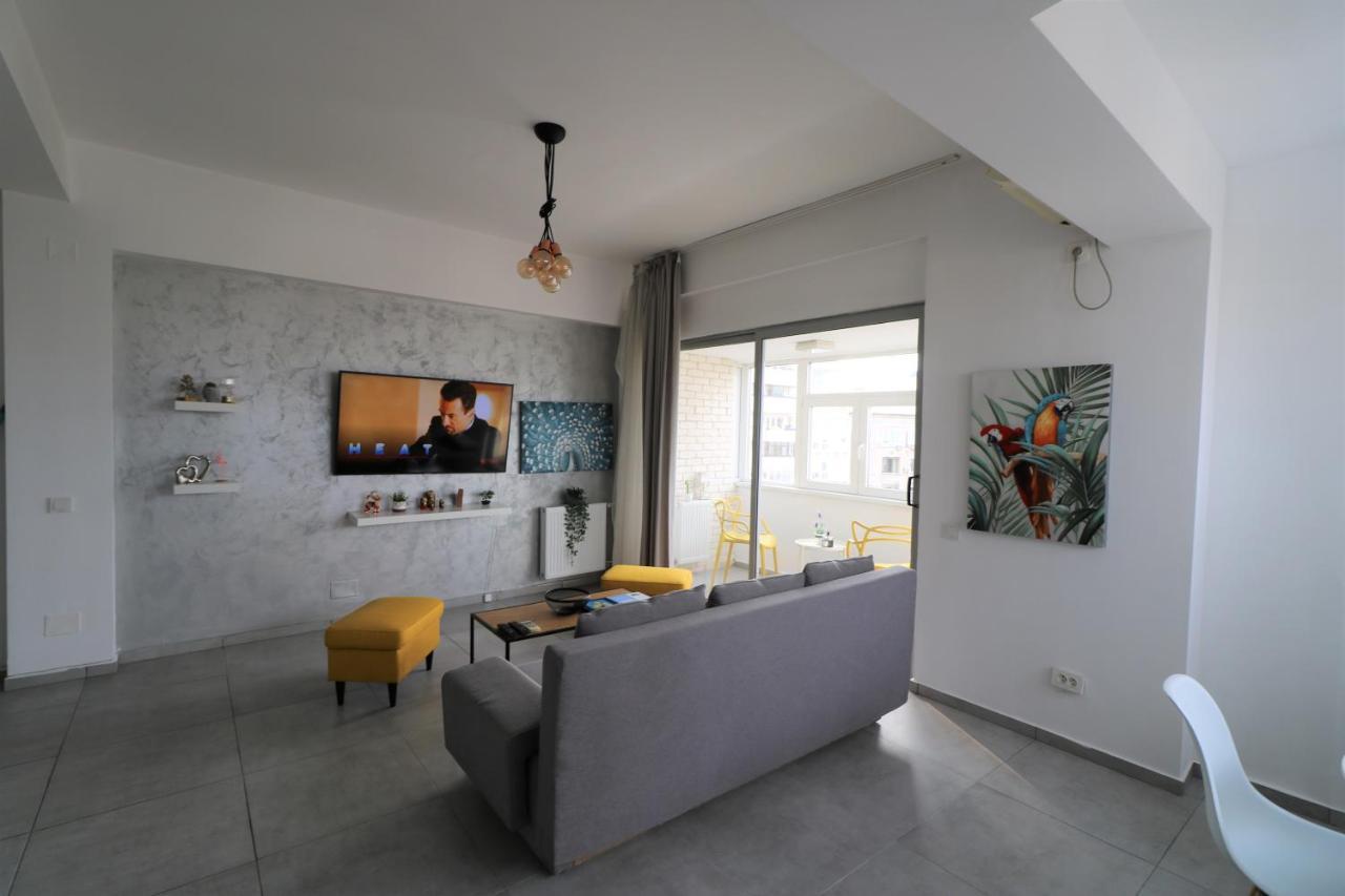 Serenity Heights Apartment: A Panoramic Haven Near Old Town - Free Minibar Bukarest Kültér fotó
