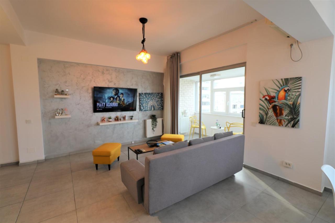 Serenity Heights Apartment: A Panoramic Haven Near Old Town - Free Minibar Bukarest Kültér fotó