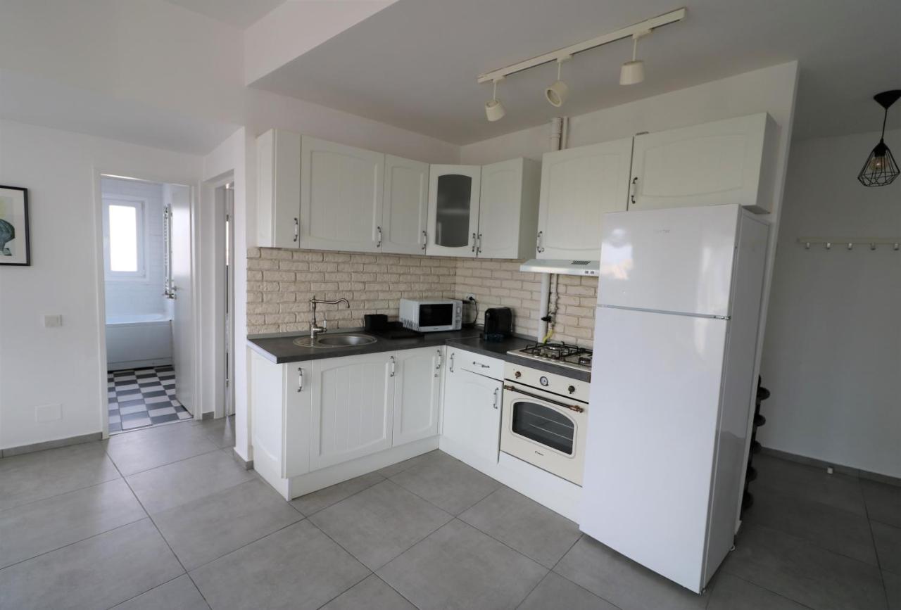 Serenity Heights Apartment: A Panoramic Haven Near Old Town - Free Minibar Bukarest Kültér fotó